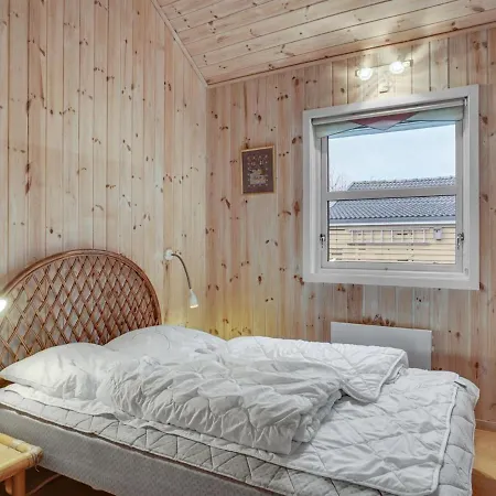 Holiday home Annestine - 50m From The Sea In Ne Jutland By Interhome Hals