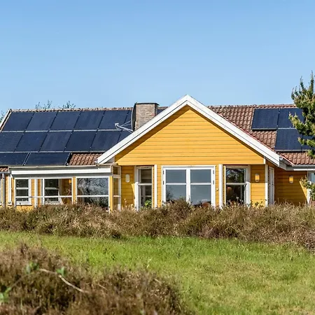Holiday home Annestine - 50m From The Sea In Ne Jutland By Interhome Hals