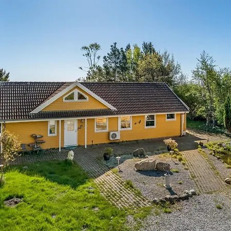 Annestine - 50m From The Sea In Ne Jutland By Interhome Hals