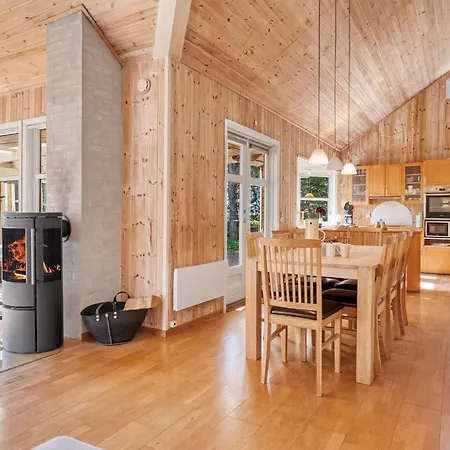 Annestine - 200m From The Sea By Interhome