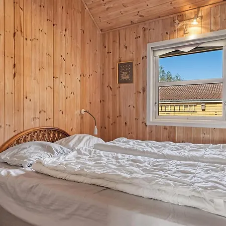 Annestine - 200m From The Sea By Interhome