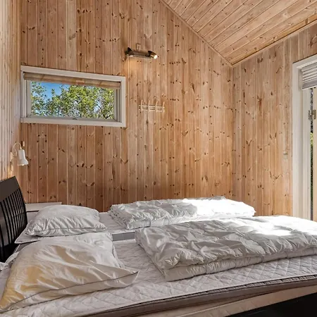 Annestine - 200m From The Sea By Interhome