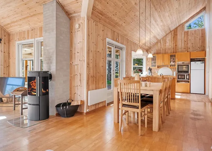 Annestine - 200m From The Sea By Interhome